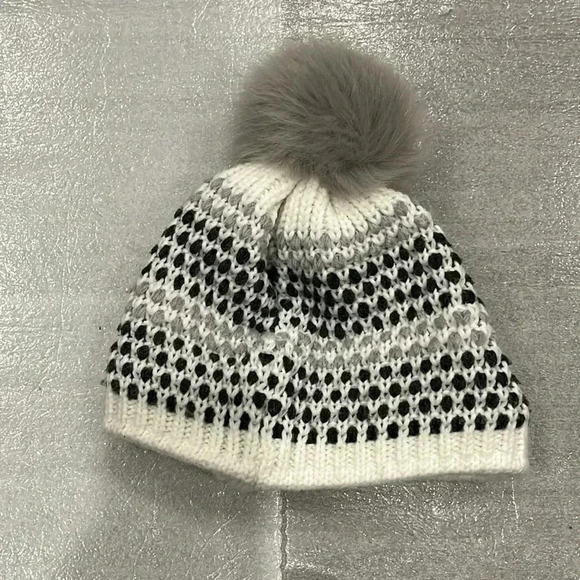 ❤️2/$30❤️Bula Knit Beanie with Pom-WMN - Picture 2 of 4